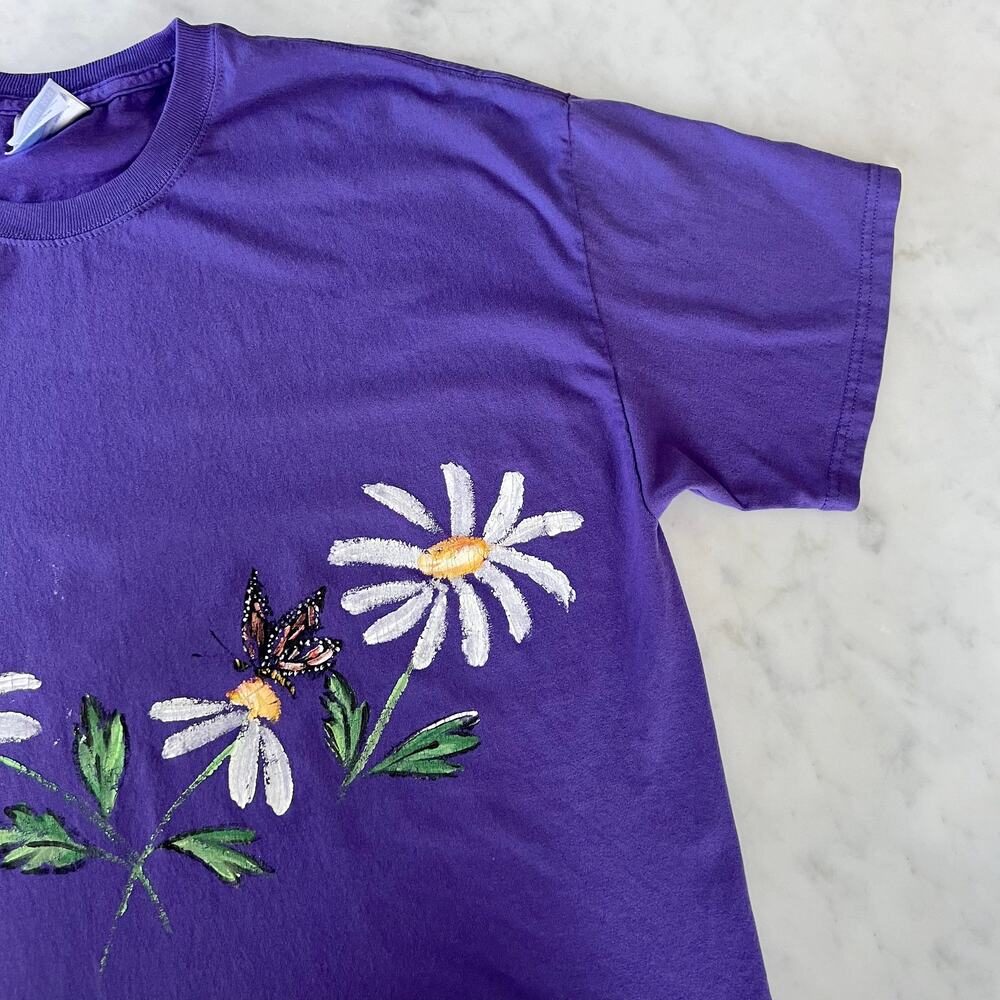 Vintage Purple T Shirt with Hand Painted Daisy Flowers and Butterfly / XL - Picture 2 of 10